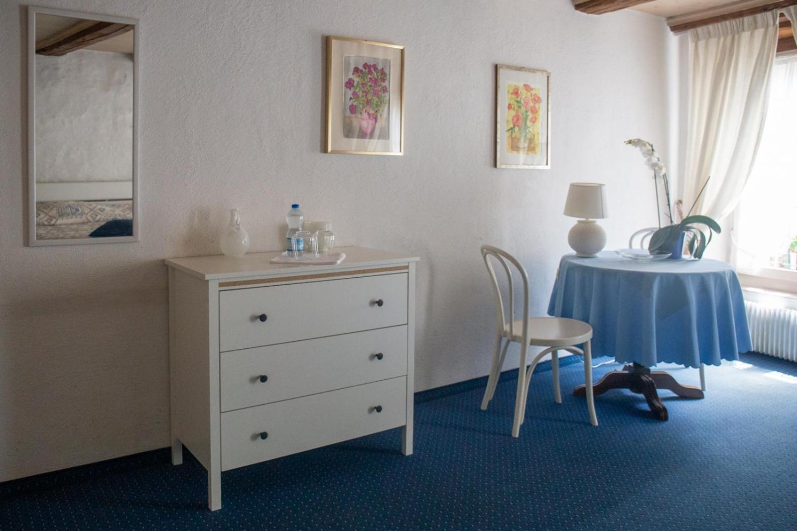 Hotel Zum Alten Schweizer トヴァン エクステリア 写真