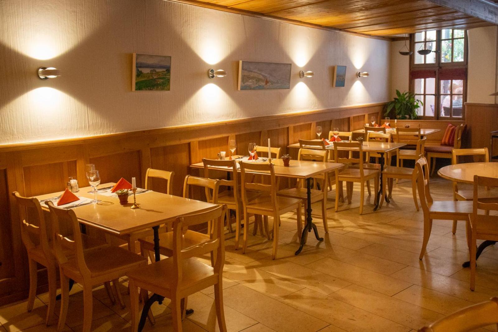 Hotel Zum Alten Schweizer トヴァン エクステリア 写真