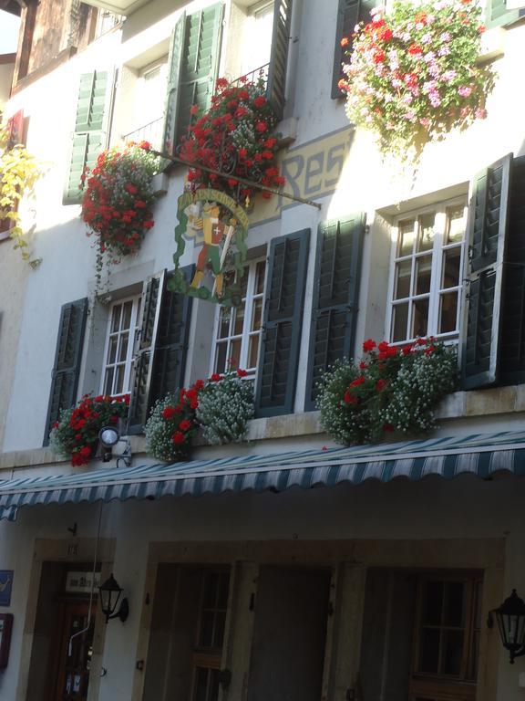 Hotel Zum Alten Schweizer トヴァン エクステリア 写真