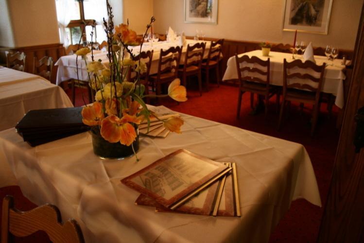 Hotel Zum Alten Schweizer トヴァン エクステリア 写真